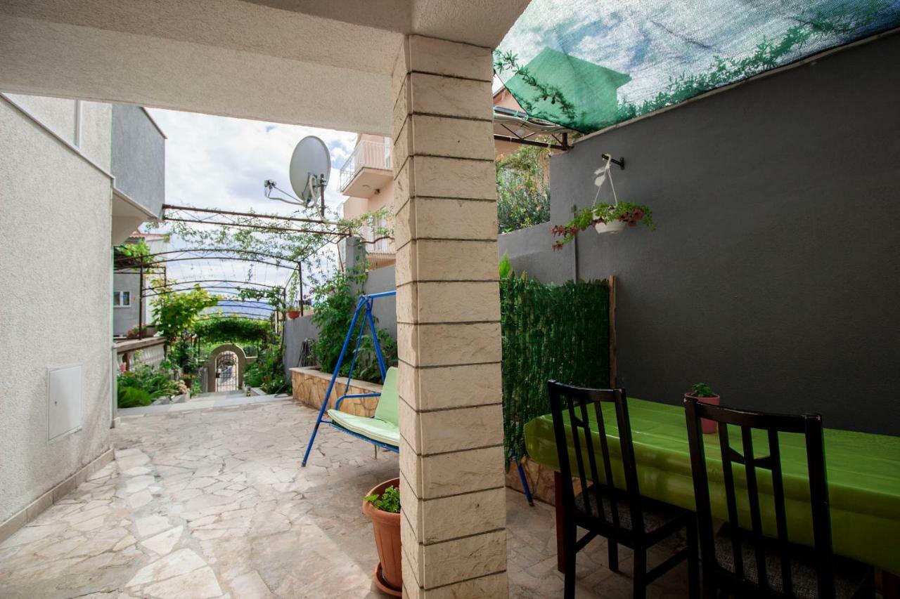 Mrkonjic Branko & Marija Apartmani Omiš Eksteriør bilde