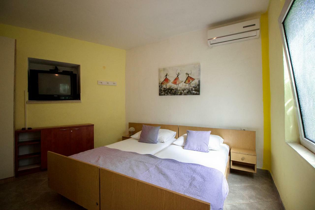 Mrkonjic Branko & Marija Apartmani Omiš Eksteriør bilde